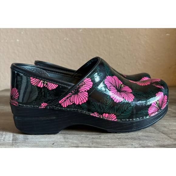 dansko hibiscus
